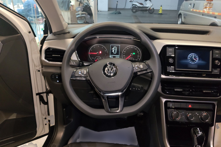 Volkswagen T-Cross 2020 car image #21