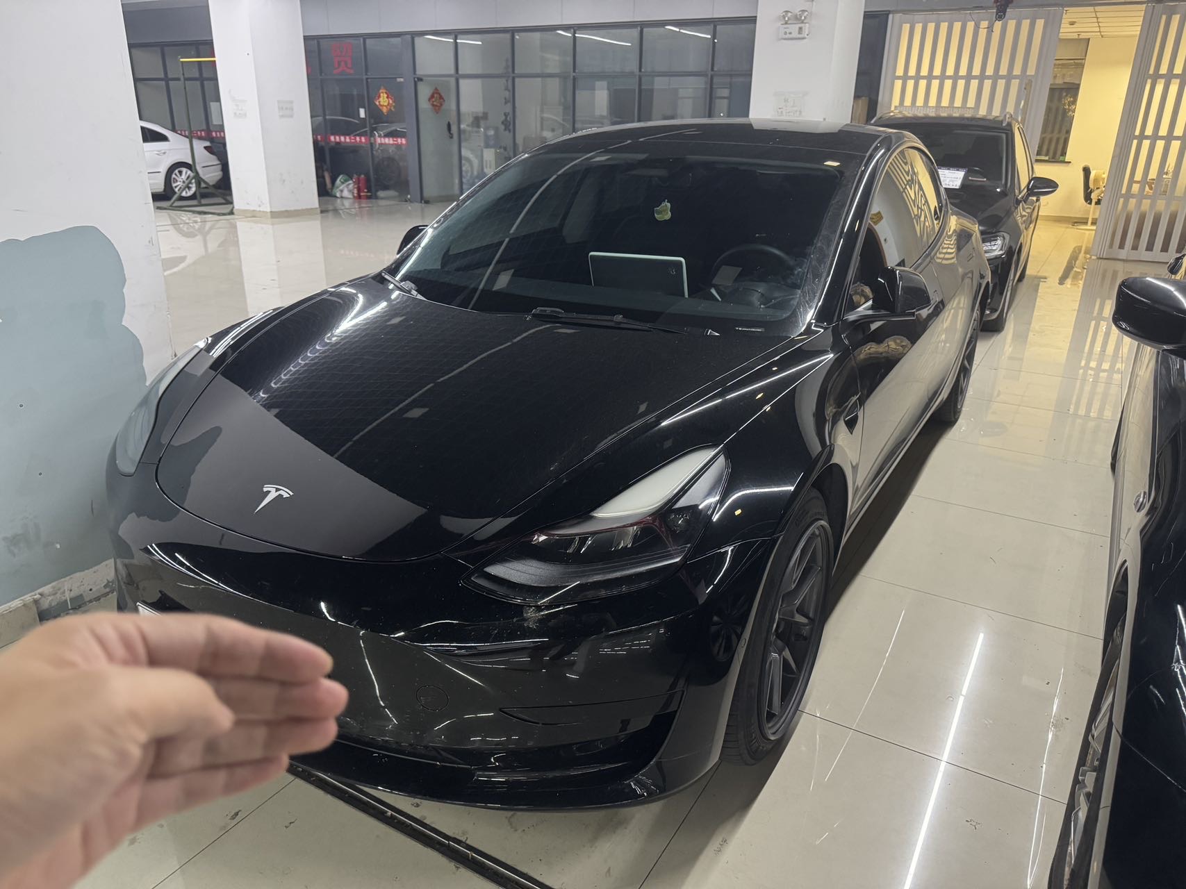Tesla Model 3 2022 immagine di auto 