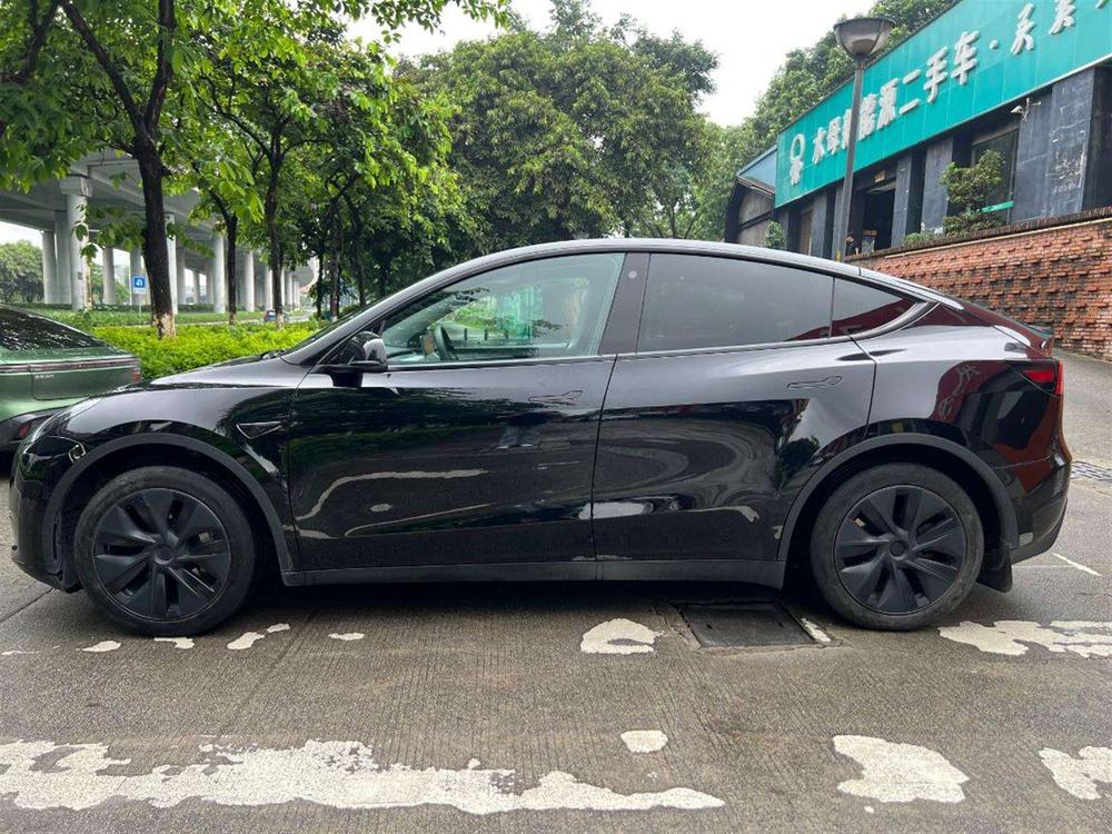 Tesla Model Y 2023 car image #4