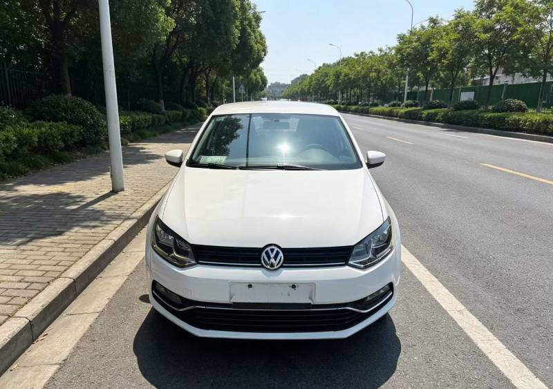 Volkswagen Polo 2015 car image #2