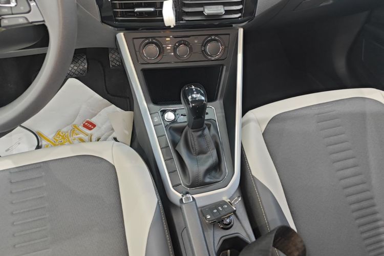 Volkswagen Polo 2023 car image #14