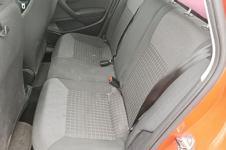 Volkswagen Polo 2015 car image #17