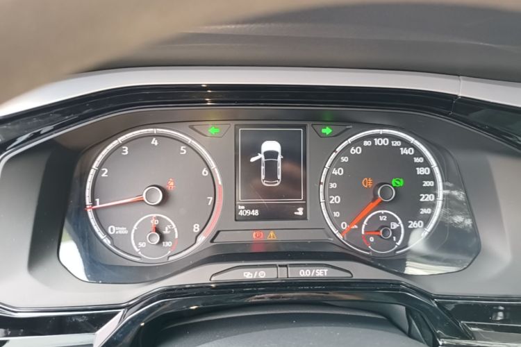 Volkswagen Polo 2022 car image #12