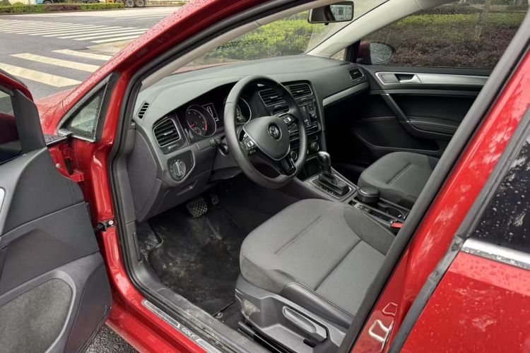 Volkswagen Golf 2018 car image #10