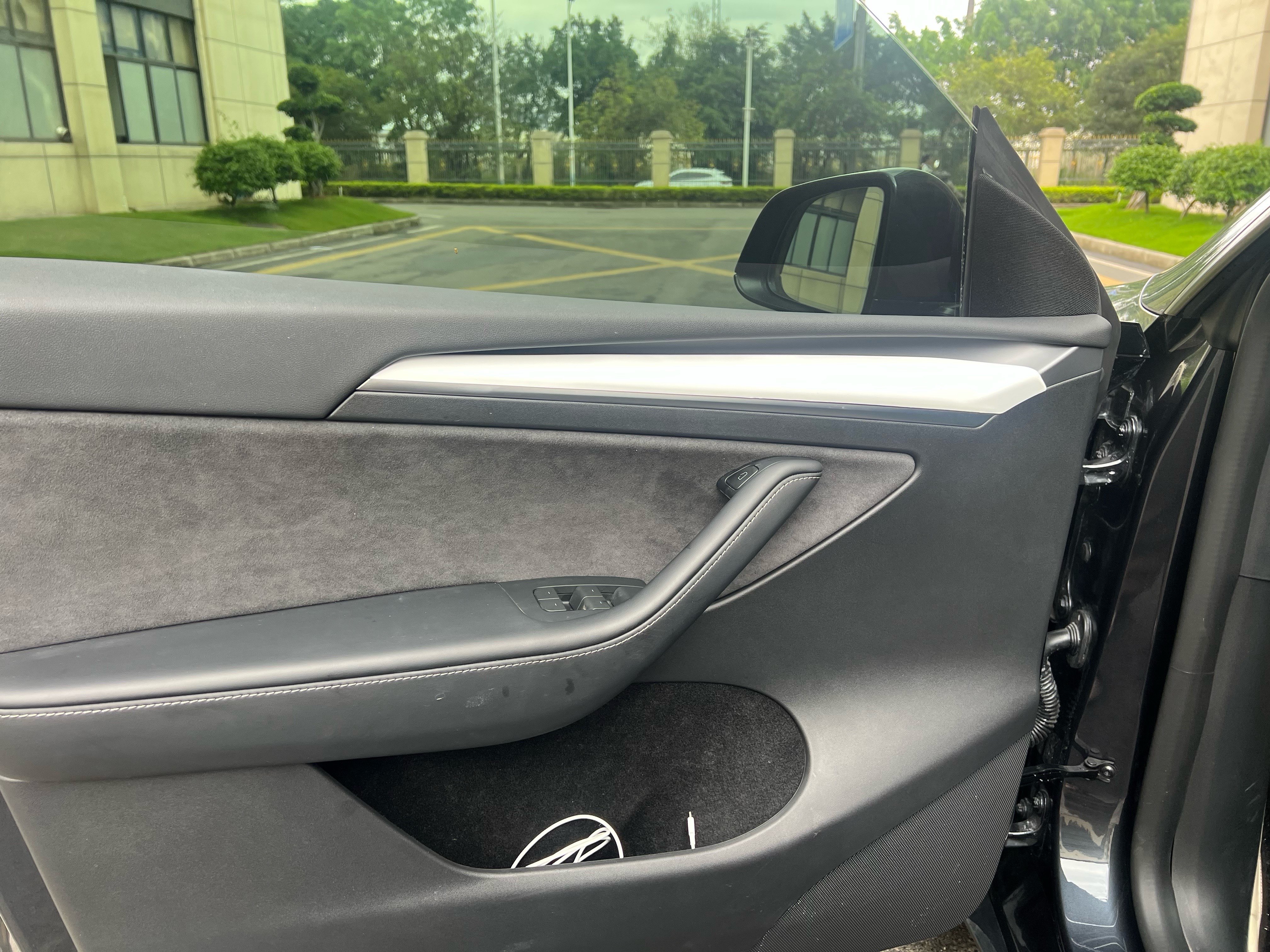 Tesla Model Y 2024 #8 Tesla Model Y 2024 car image #8