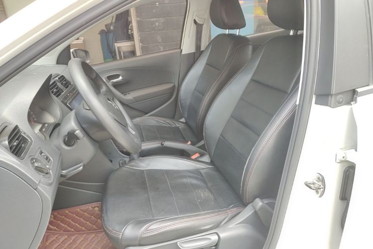 Volkswagen Polo 2016 car image #15