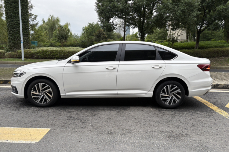 Volkswagen Lavida 2022 car image #4