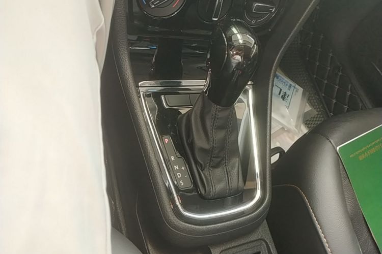 Volkswagen Bora 2016 car image #14