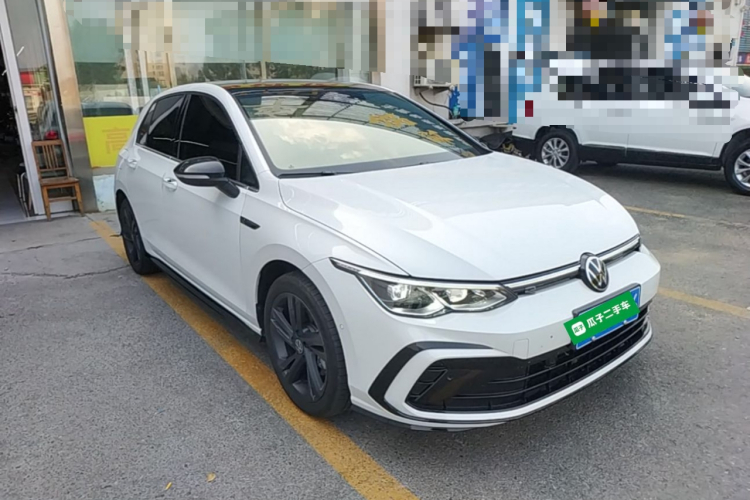 Volkswagen Golf 2022 car image #4