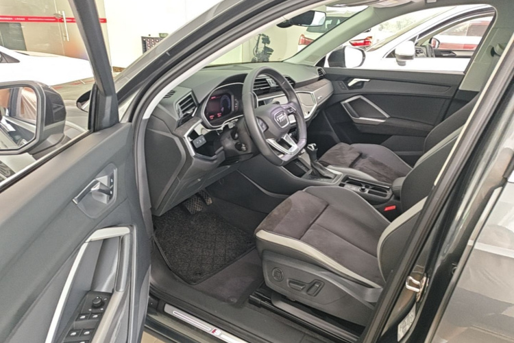 Audi Q3 2019 #12 Audi Q3 2019 car image #12