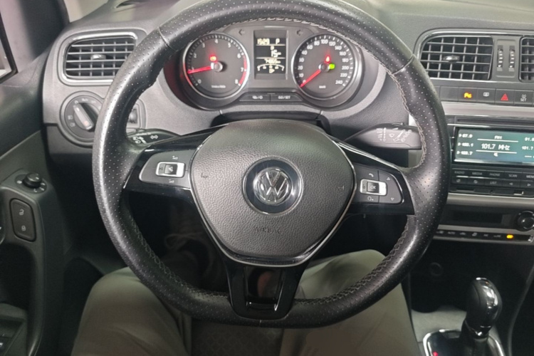 Volkswagen Polo 2015 #11 Volkswagen Polo 2015 car image #11