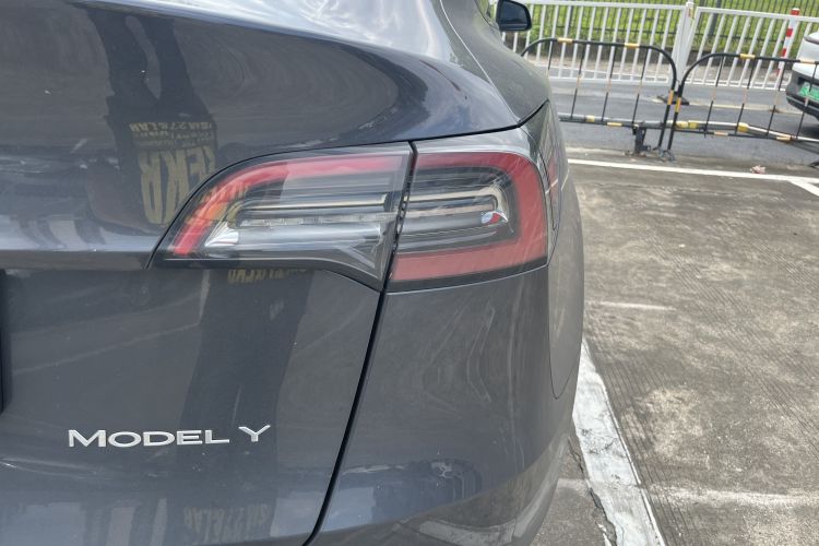 Tesla Model Y 2024 #8 Tesla Model Y 2024 car image #8