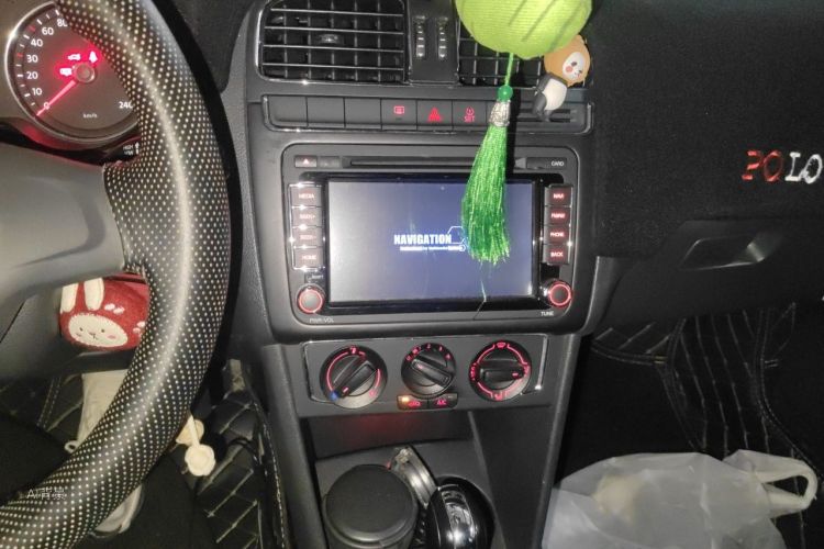 Volkswagen Polo 2014 car image #15