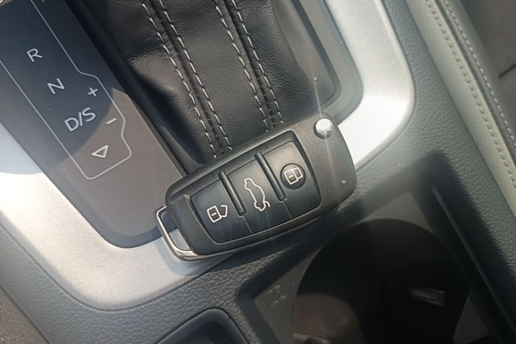 Audi Q3 2022 car image #9