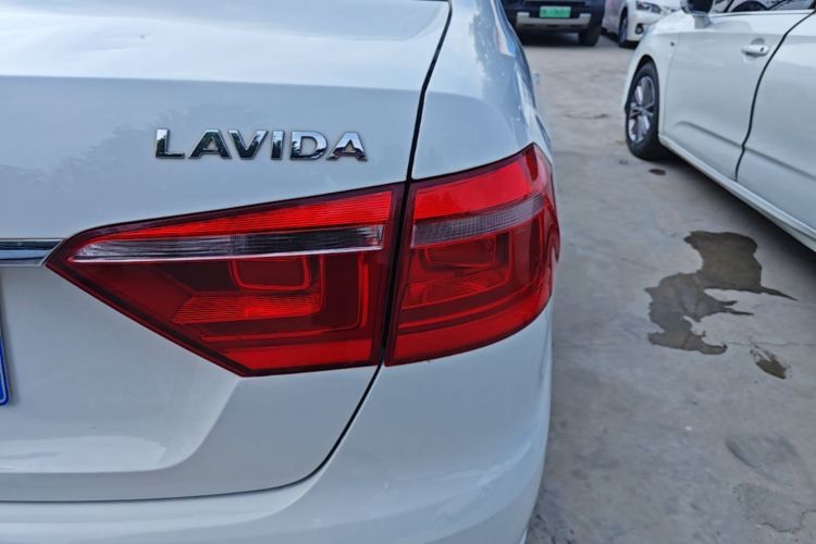 Volkswagen Lavida 2017 car image #8