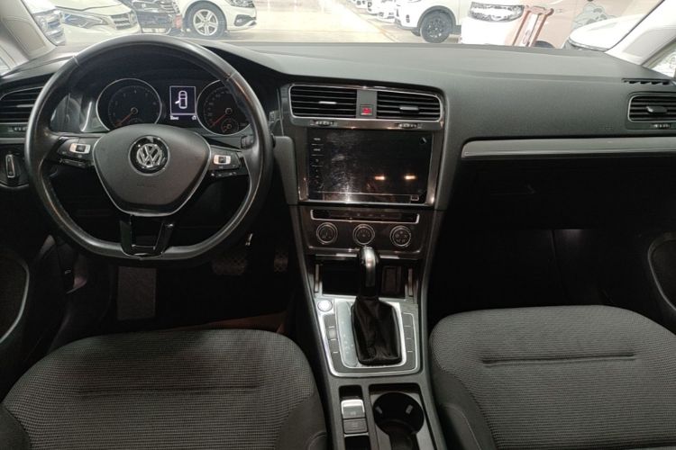 Volkswagen Golf 2020 car image #10