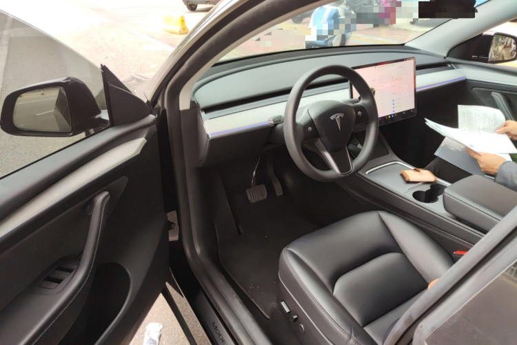Tesla Model Y 2023 #13 Tesla Model Y 2023 car image #13