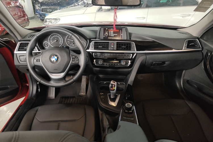 BMW 3 Series 2017 car image #11