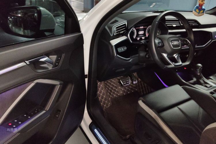 Audi Q3 2024 car image #18