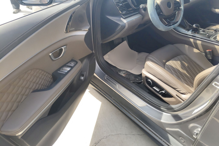 BYD Han 2023 car image #12