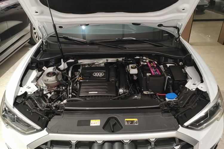 Audi Q3 2022 car image #20