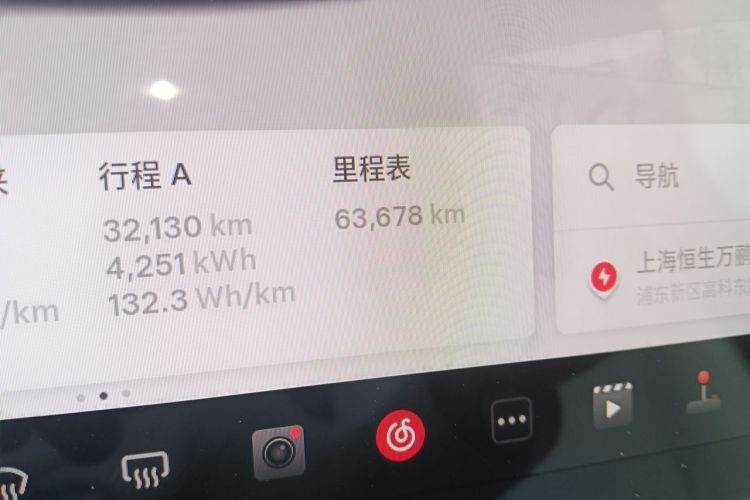Tesla Model Y 2025 car image #8