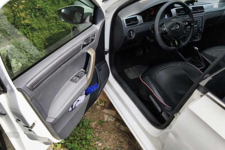 Volkswagen Santana 2017 imagen de coche #18