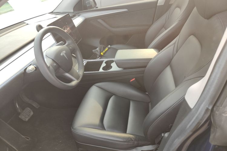 Tesla Model Y 2022 car image #19