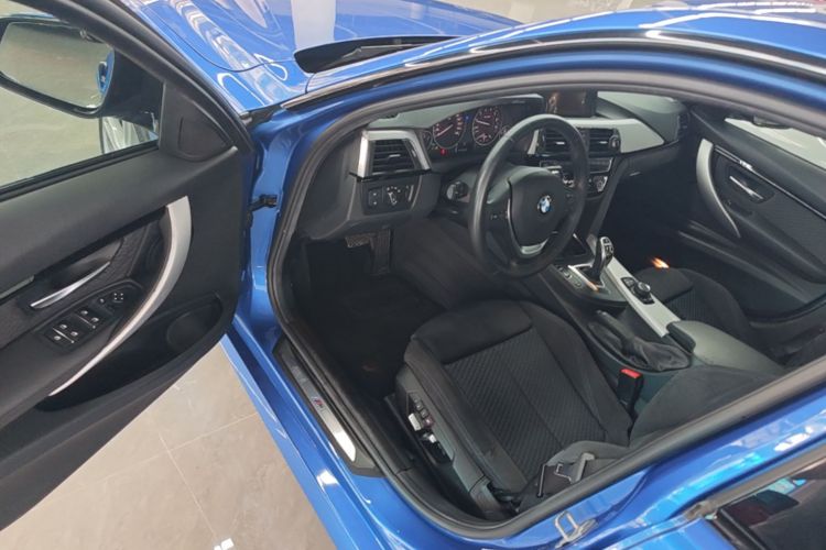 BMW 3 Series 2017 car image #16