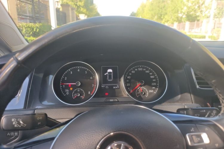 Volkswagen Golf 2019 car image #13