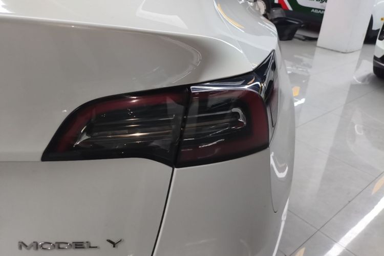 Tesla Model Y 2021 #8 Tesla Model Y 2021 car image #8