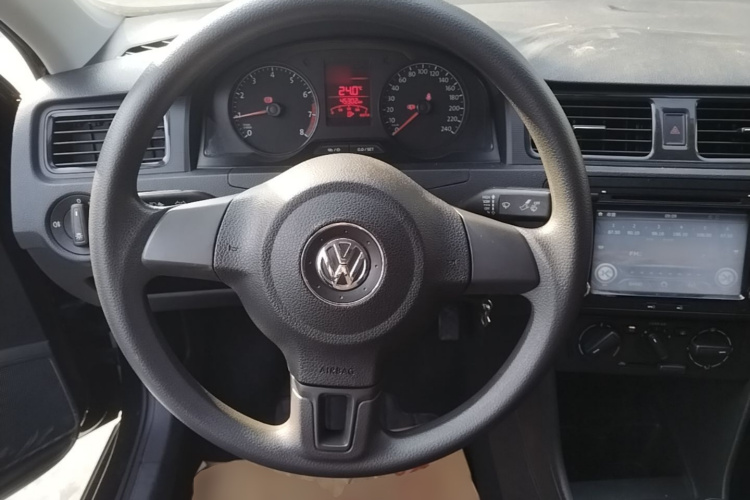 Volkswagen Santana 2016 imagem de carro #11