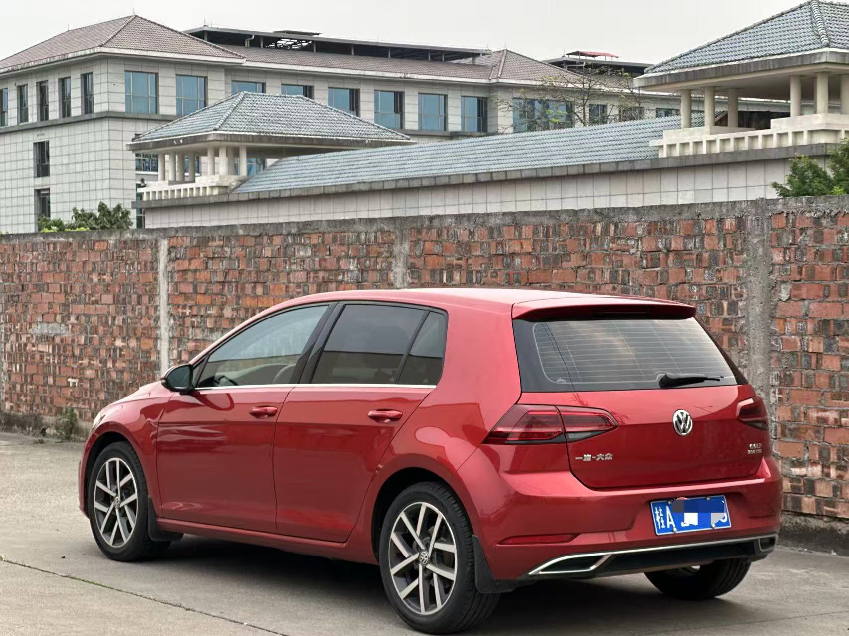 Volkswagen Golf 2018 car image #8