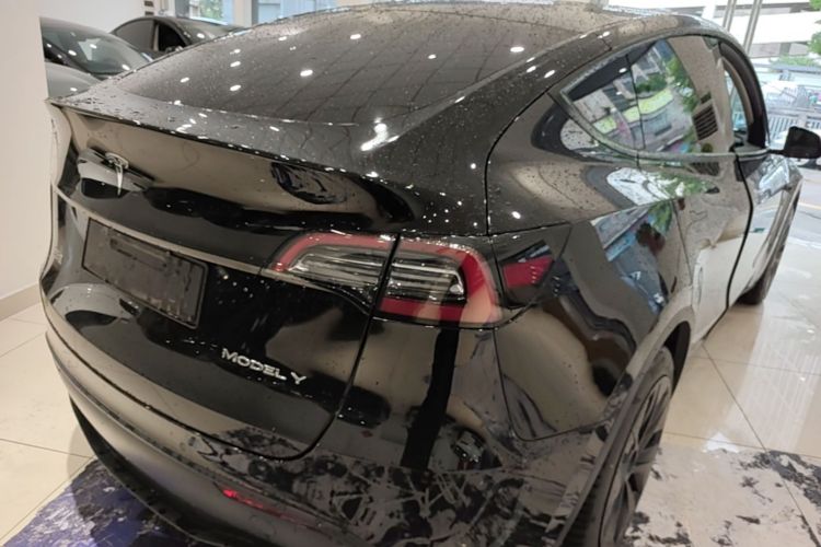 Tesla Model Y 2022 car image #7