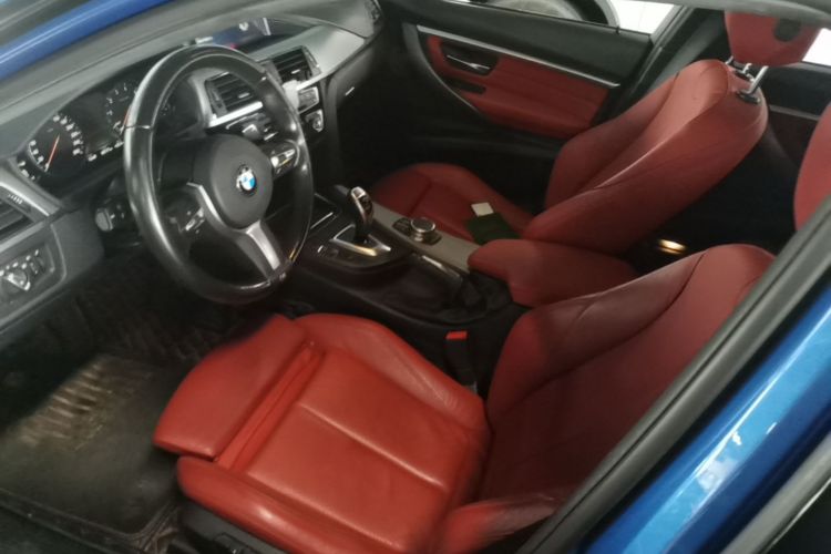 BMW 3 Series 2019 car image #15