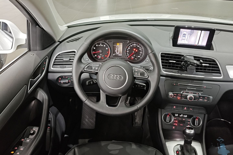 Audi Q3 2017 car image #11