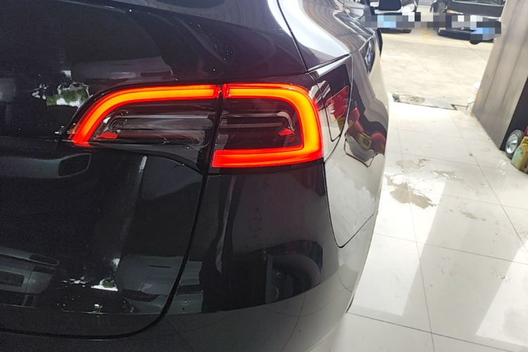Tesla Model Y 2024 #8 Tesla Model Y 2024 immagine di auto #8
