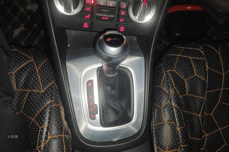 Audi Q3 2016 car image #16