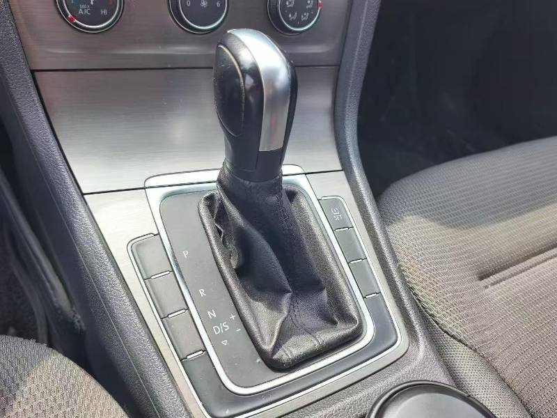 Volkswagen Golf 2015 car image #4