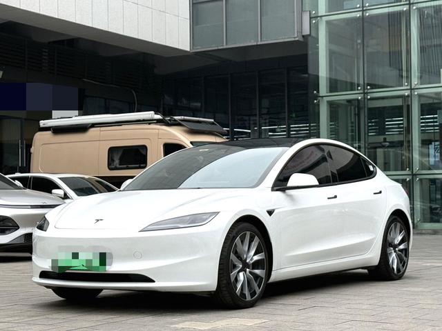 Tesla Model 3 2024 immagine di auto #17