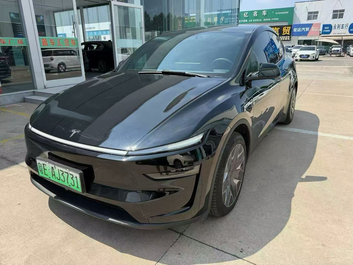 Tesla Model Y L 2025 Tesla Model Y L 2025 car image