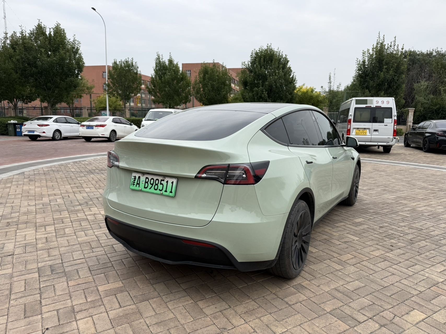 Tesla Model Y 2022 car image #7