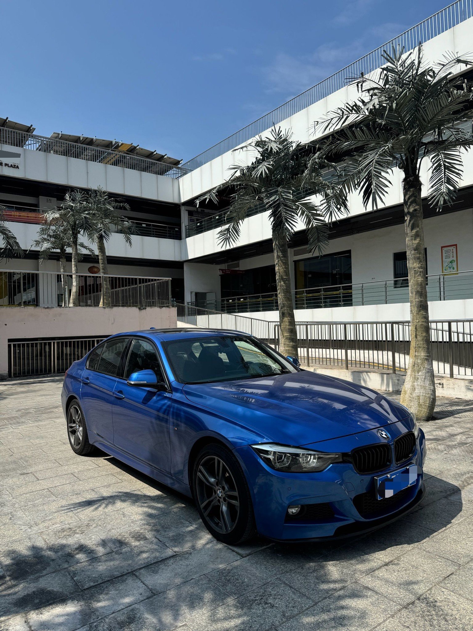 BMW 3 Series 2018 car image #2