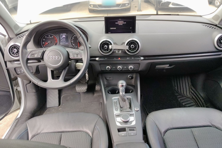 Audi A3 2018 immagine di auto #10