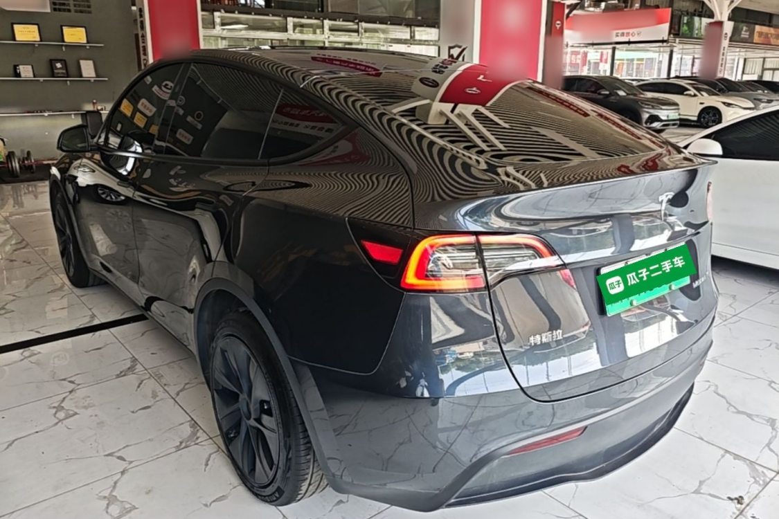 Tesla Model Y 2024 #3 Tesla Model Y 2024 car image #3