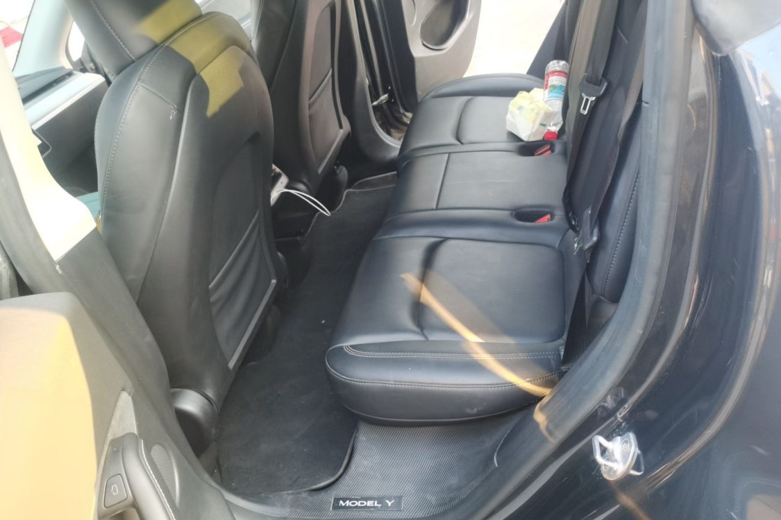 Tesla Model Y 2025 immagine di auto #19