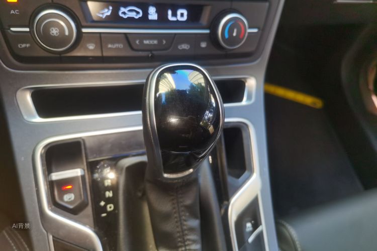 GEELY Emgrand 2019 car image #16