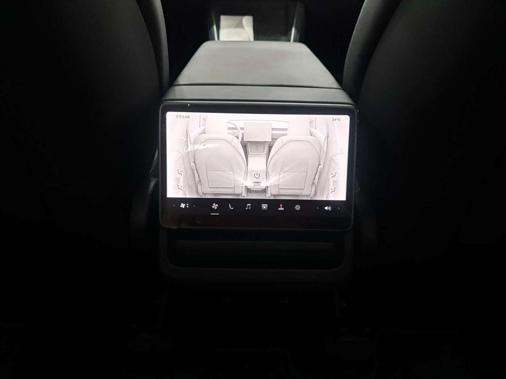 Tesla Model Y 2026 #8 Tesla Model Y 2026 immagine di auto #8