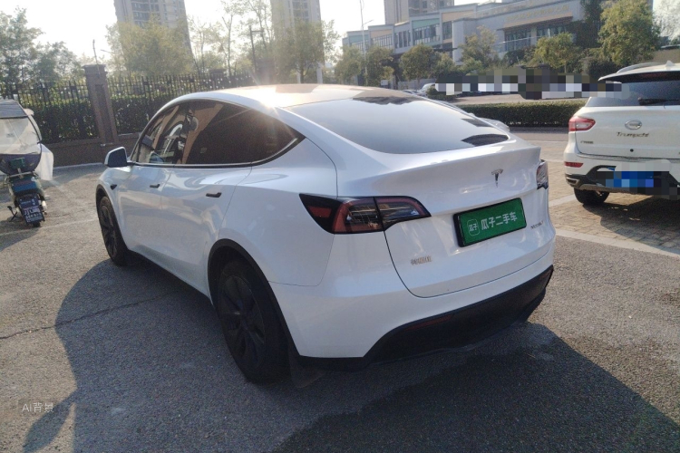 Tesla Model Y 2024 #5 Tesla Model Y 2024 car image #5