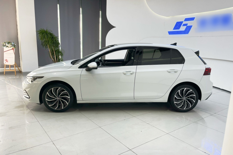 Volkswagen Golf 2022 car image #4